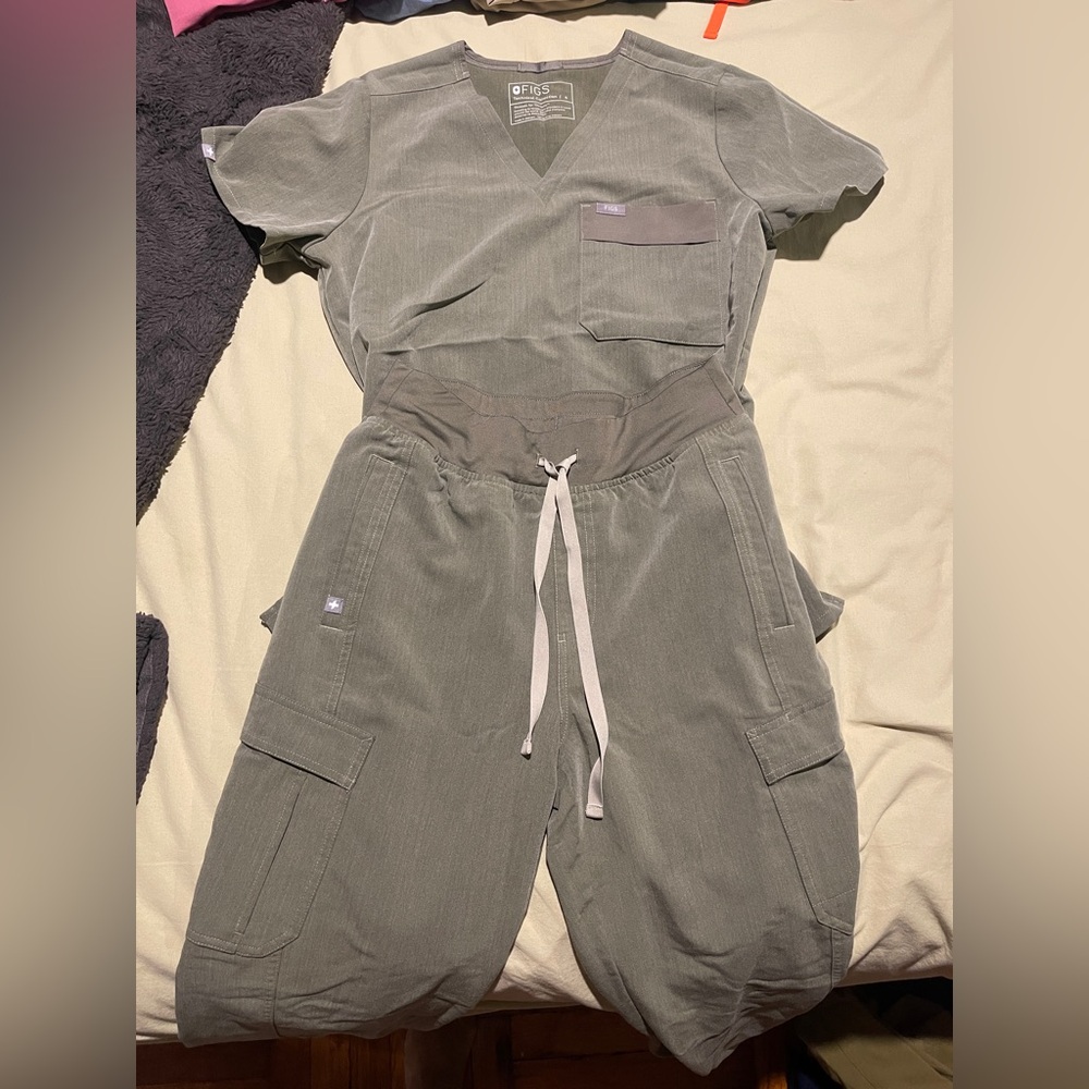 Figs Heathered Olive Cargo Scrub set
